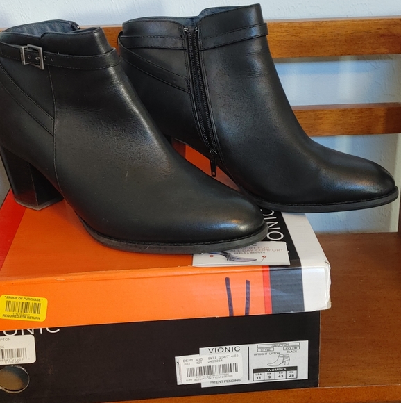 Vionic Shoes - Vionic black booties sz 11